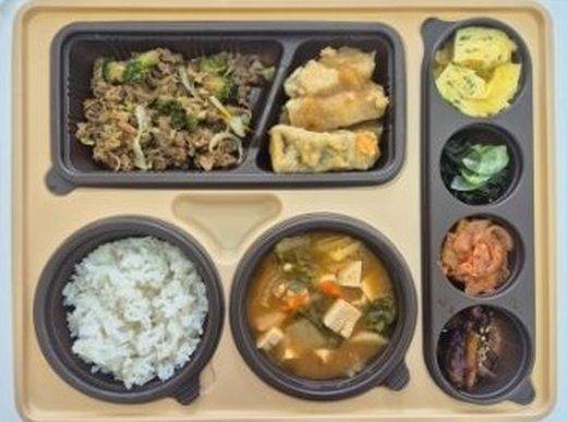 소불고기와 전, 흰밥, 된장찌개 도시락
